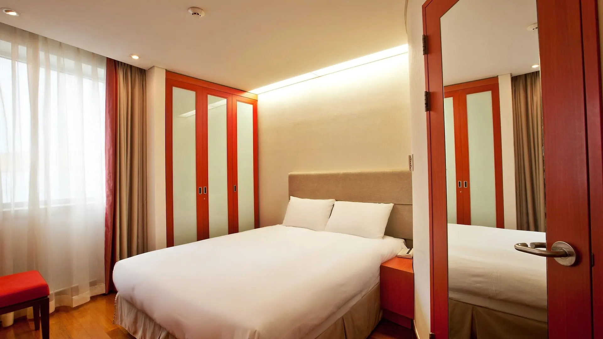 Hotel Prince Seoul 3*,